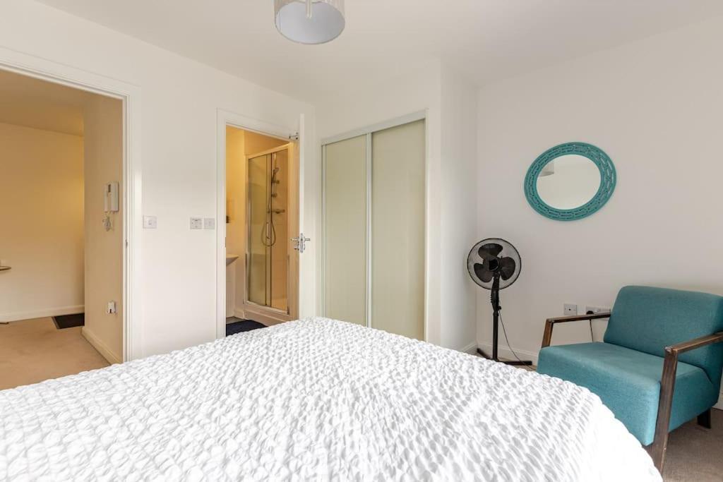 Stylish Station Apartment In Rochester With Free Parking Wainscot Esterno foto