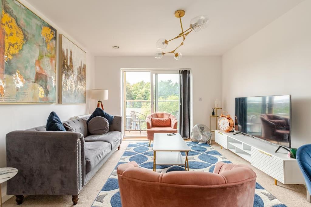 Stylish Station Apartment In Rochester With Free Parking Wainscot Esterno foto
