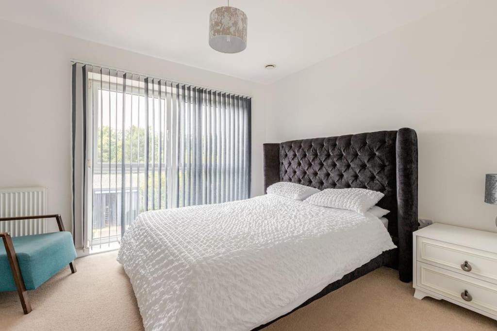 Stylish Station Apartment In Rochester With Free Parking Wainscot Esterno foto
