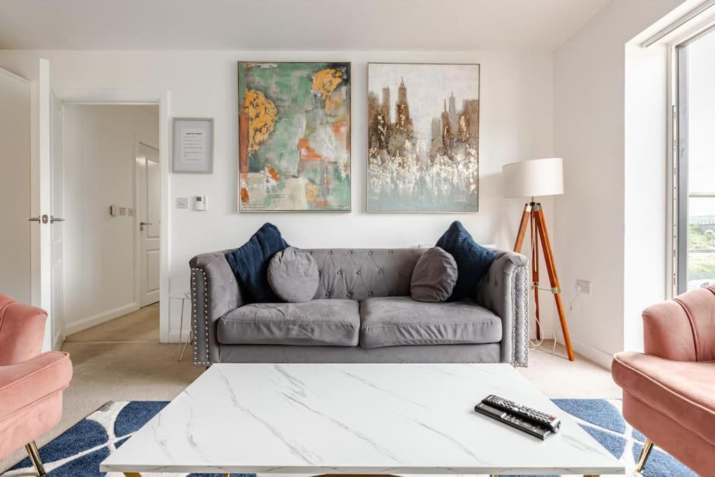 Stylish Station Apartment In Rochester With Free Parking Wainscot Esterno foto